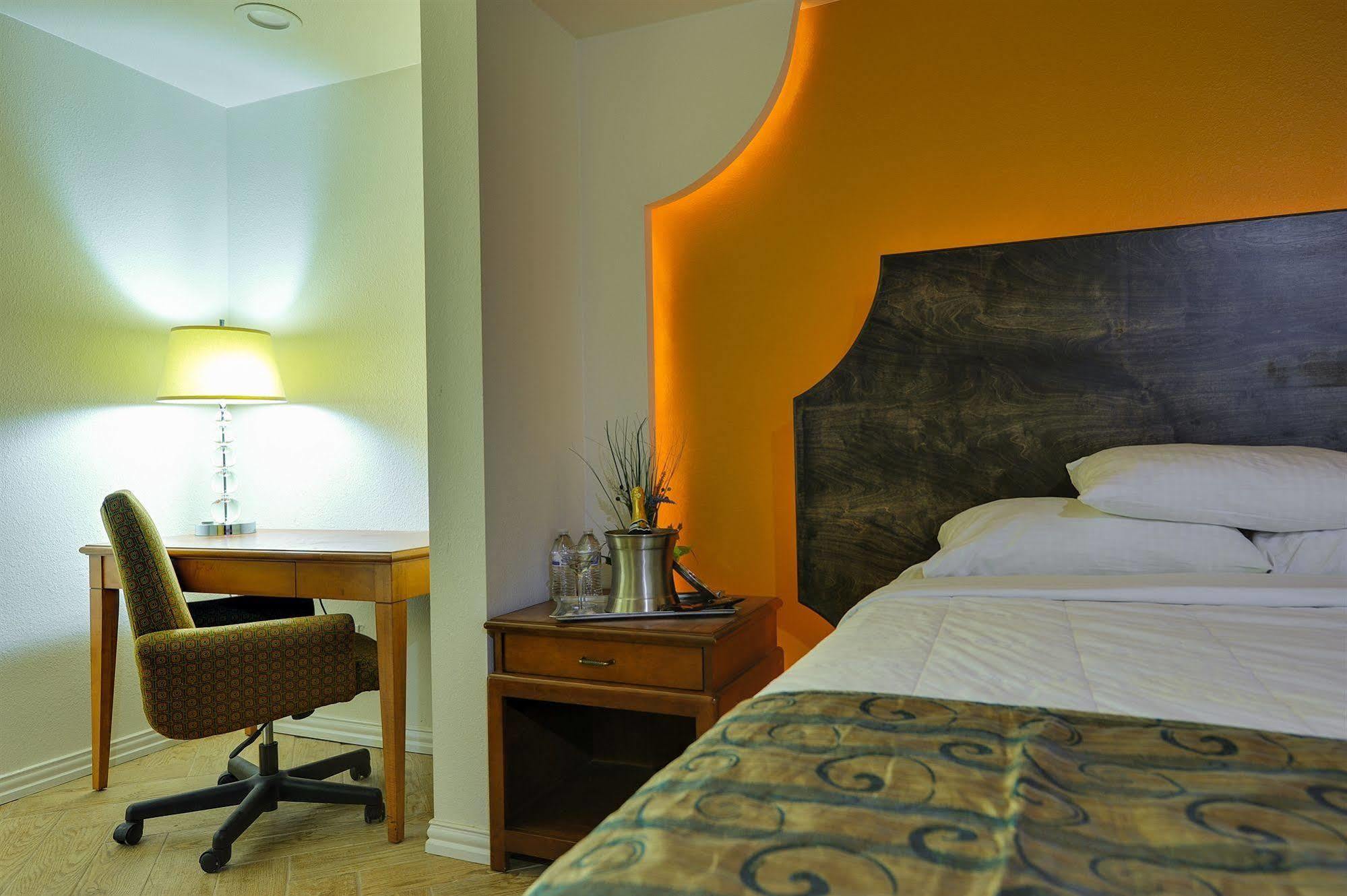 Romantic Inn & Suites Ντάλλας Εξωτερικό φωτογραφία